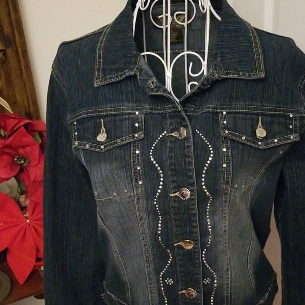 🌹Denim jacket 🥰 - Picture 2 of 8